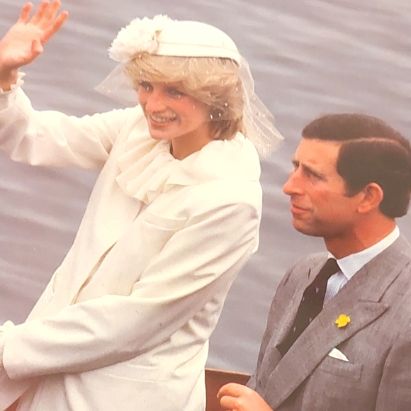 👑5 for $25- 3 Royal Books including Born to Be King, Prince William of Wales👑 - Picture 15 of 16